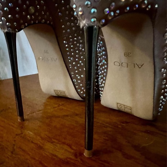 Gorgeous Sparkly Champagne Aldo Stiletto Heels - Fit for a princess! - Picture 5 of 10